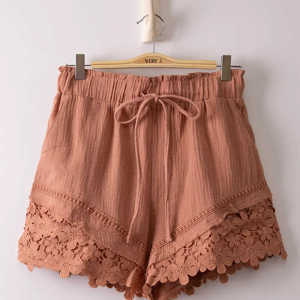 Lace Contrast Detail Woven Shorts