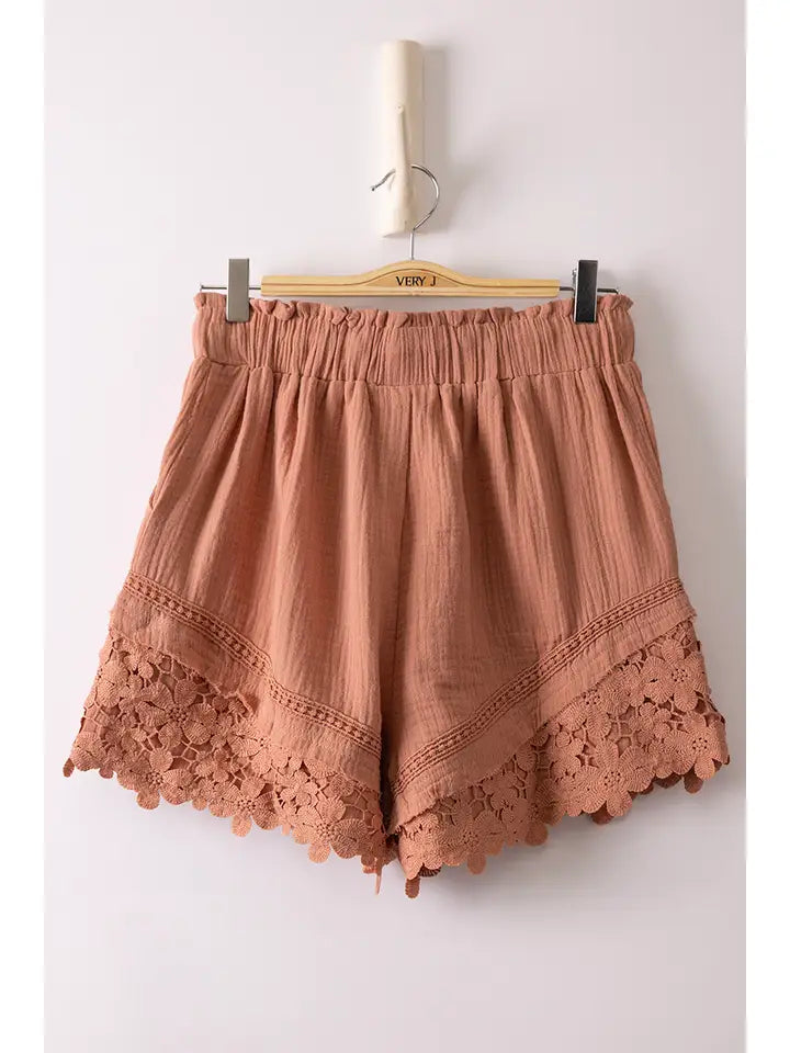 Lace Contrast Detail Woven Shorts