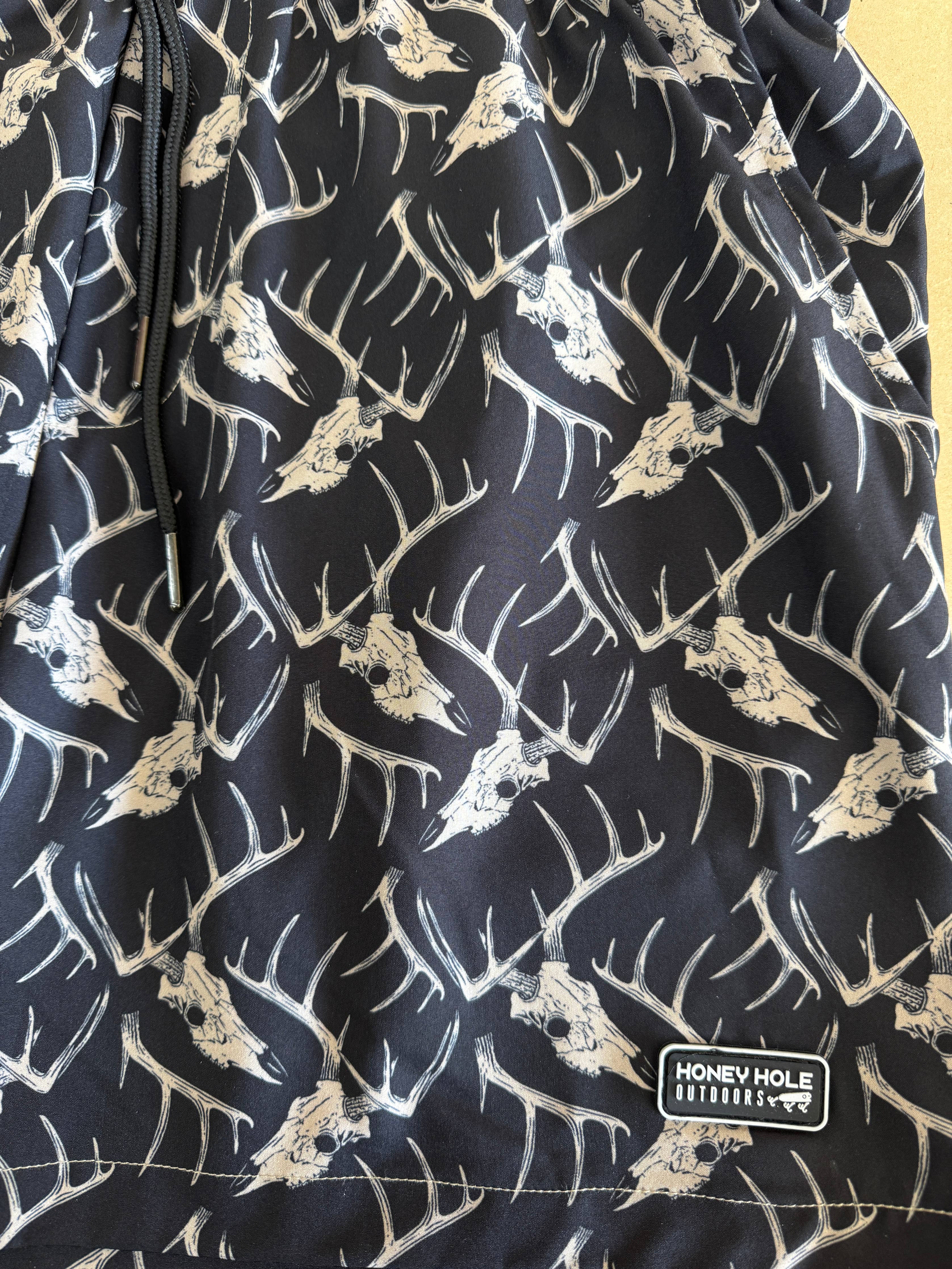 The Weekender Shorts - Deer Skulls