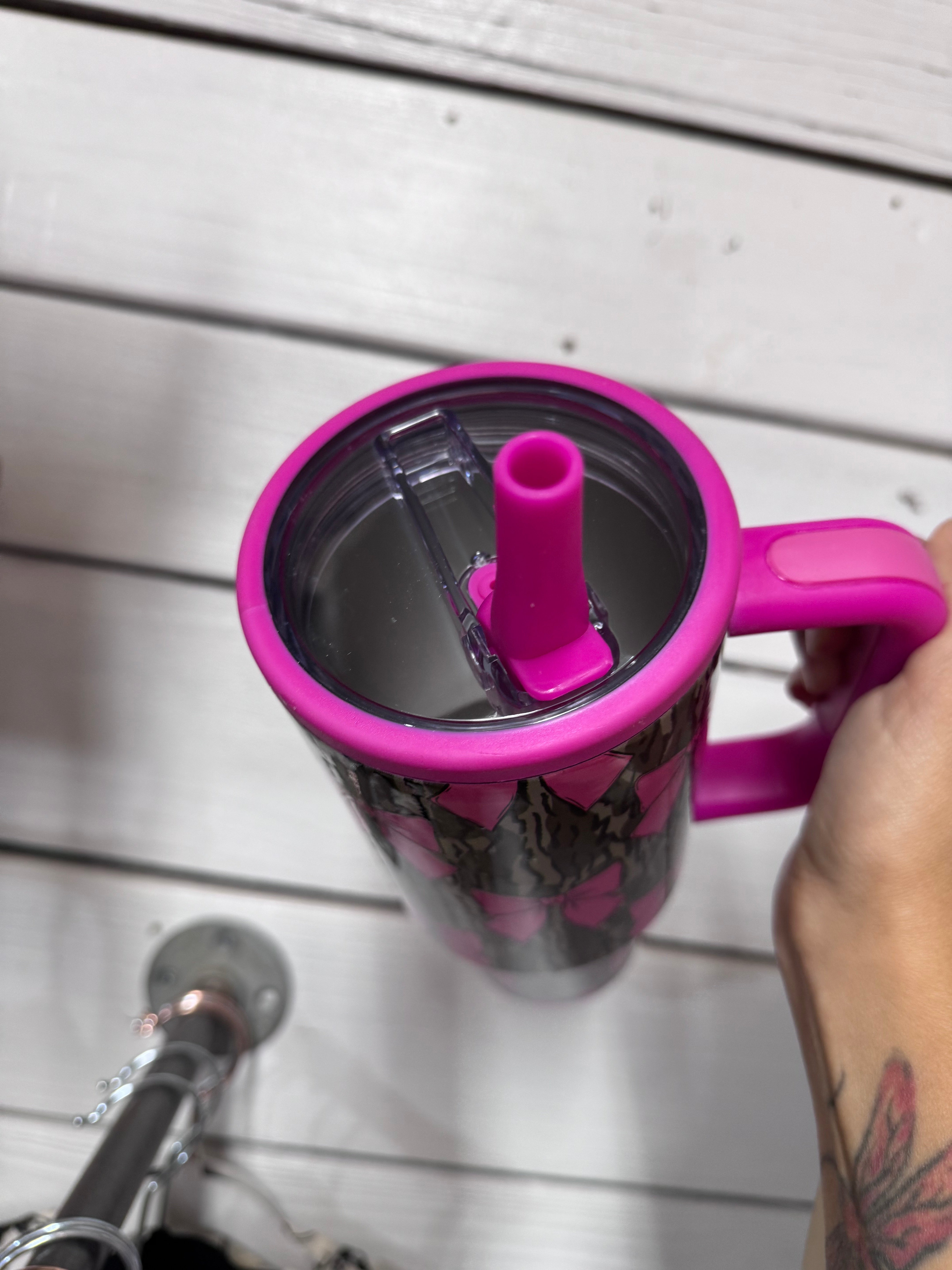 40oz Camo & Bow Tumbler