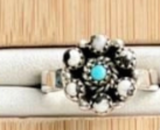 Dainty Blooming Flower Ring