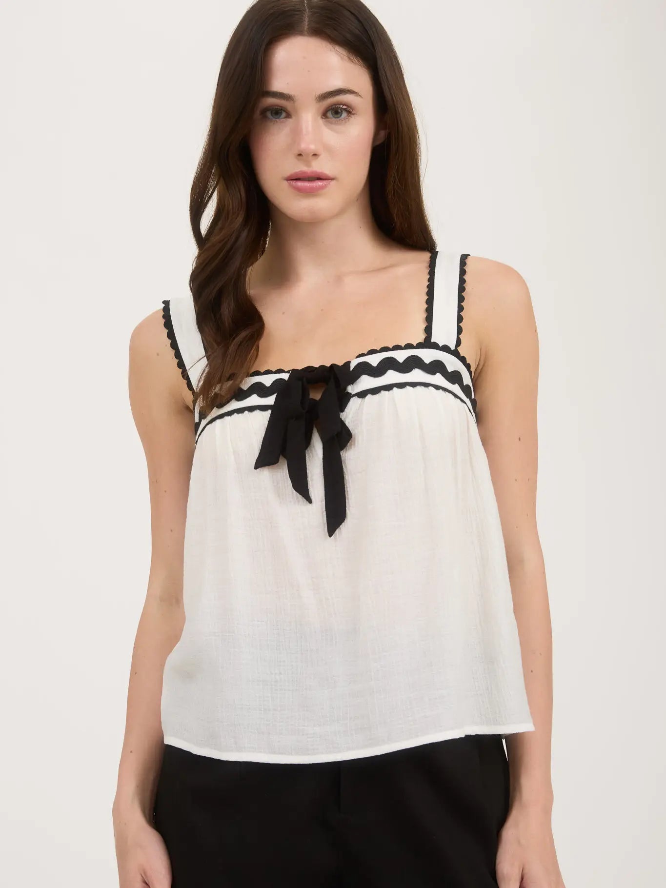 Sleeveless Wavy Tie Blouse
