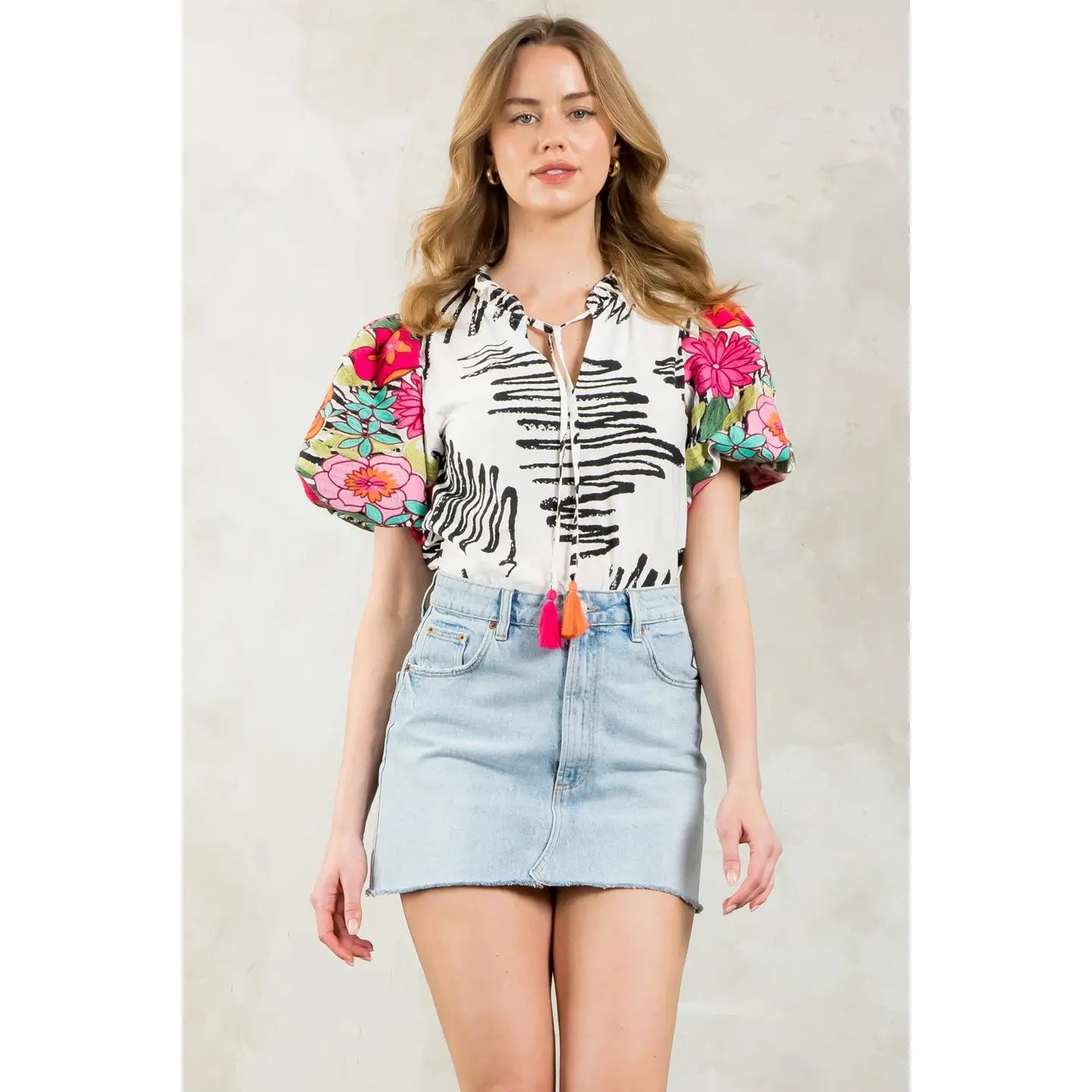 Embroidered Puff Sleeve Print Top